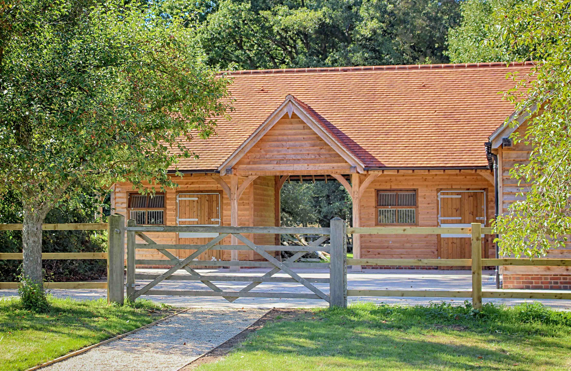 6 Bay L-Shaped Stable